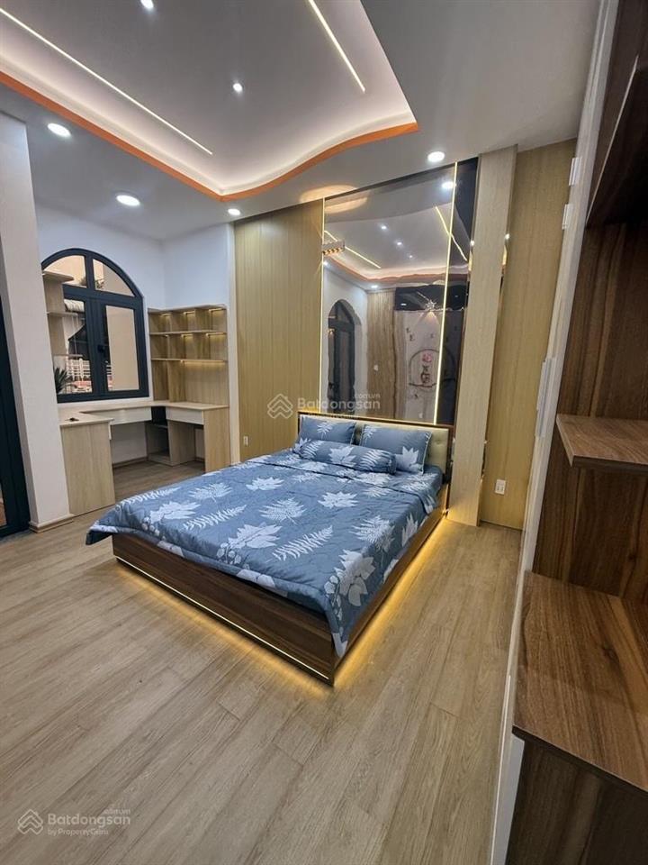 7.9 tỷ nhà diện tích lớn 72m2  4pn  hẻm xe hơi 6m  đường huỳnh văn nghệ