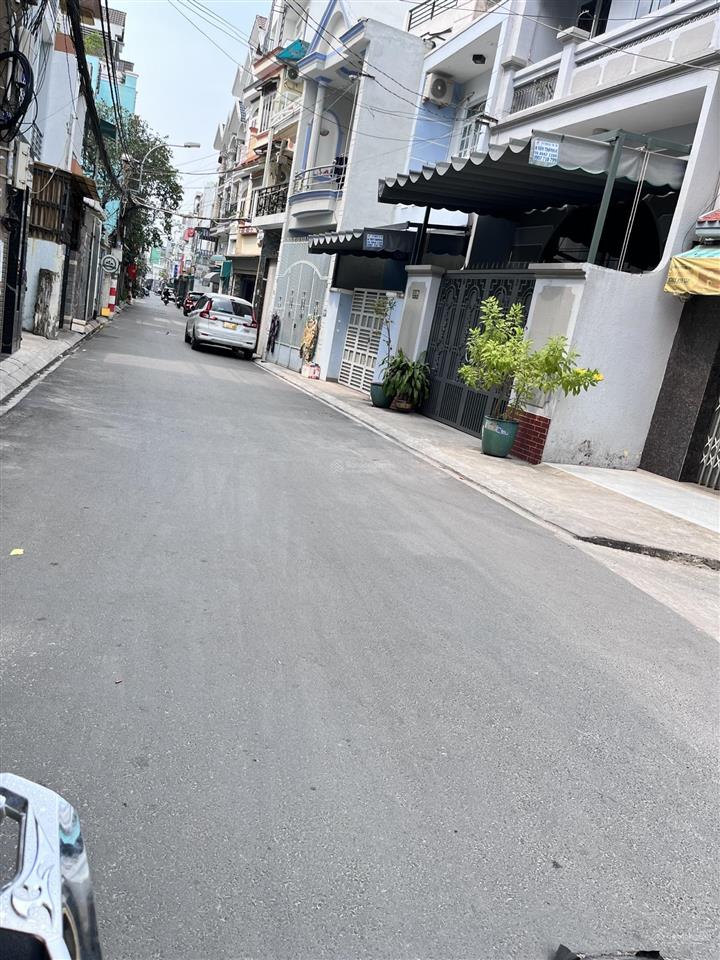 7.9 tỷ nhà diện tích lớn 72m2  4pn  hẻm xe hơi 6m  đường huỳnh văn nghệ