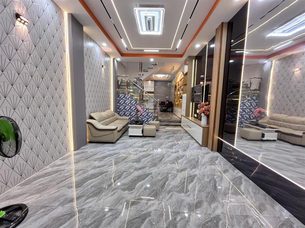 7.9 tỷ nhà diện tích lớn 72m2  4pn  hẻm xe hơi 6m  đường huỳnh văn nghệ