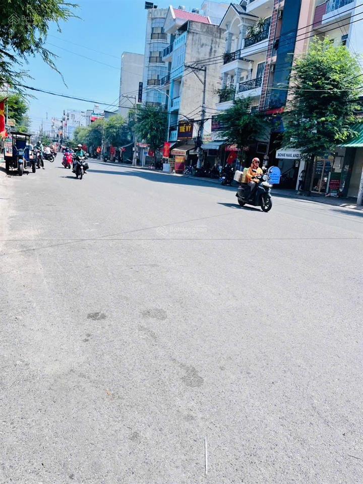 2 phút đi bộ ra chợ phạm văn bạch hxh thông các ngã  dt 4.5x18m (81m2)  4 tầng 4pn nhỉnh 8tỷ