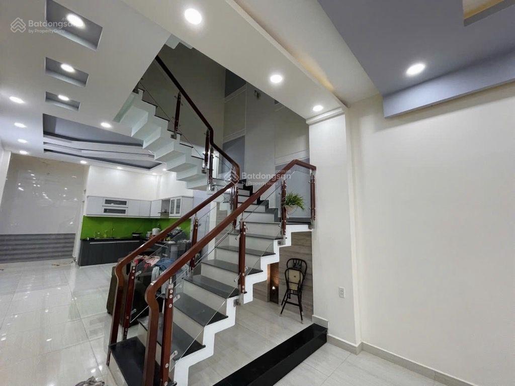 Nhỉnh 9tỷ  nhà đối diện lotte nguyễn văn lượng  dt 72m2  có dòng tiền 18tr/tháng  hxh 5m