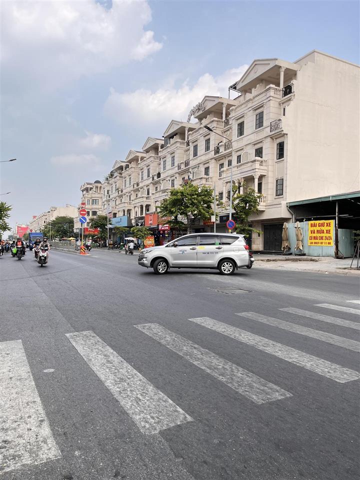 Nhỉnh 9tỷ  nhà đối diện lotte nguyễn văn lượng  dt 72m2  có dòng tiền 18tr/tháng  hxh 5m