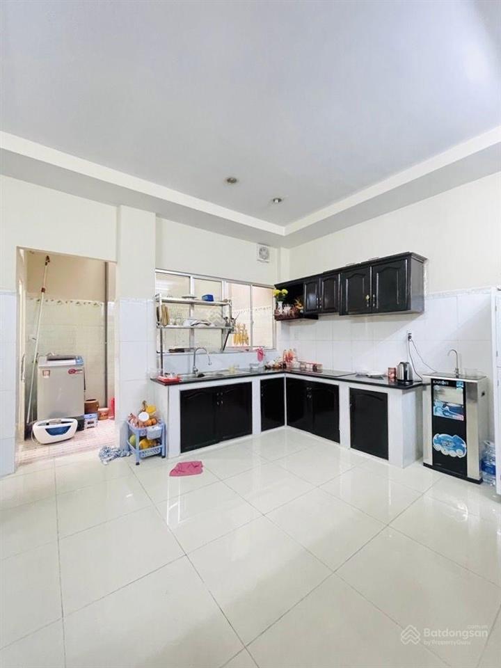 Nhỉnh 8tỷ  ngang hiếm 5.2m  99m2  xe hơi đỗ cửa  kế bên emart phan huy ích