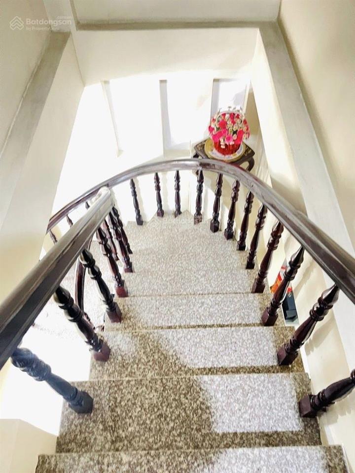 Nhỉnh 8tỷ  ngang hiếm 5.2m  99m2  xe hơi đỗ cửa  kế bên emart phan huy ích