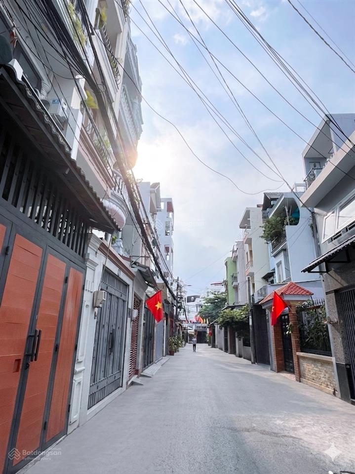 Xây mới ở ngay  4 tầng 4pn  sát hẻm xe tải tránh  kế bên emart phan huy ích  nhỉnh 5tỷ
