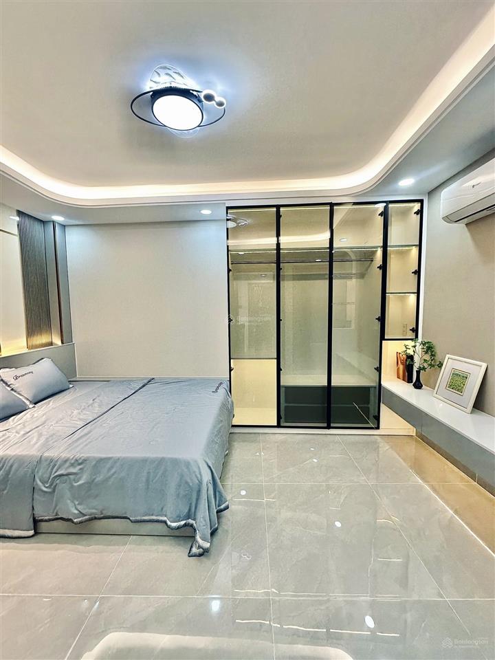 Ngay chợ phạm văn bạch  5 tầng 4pn nở hậu  xe hơi đỗ cửa  full nội thất nhỉnh 7tỷ