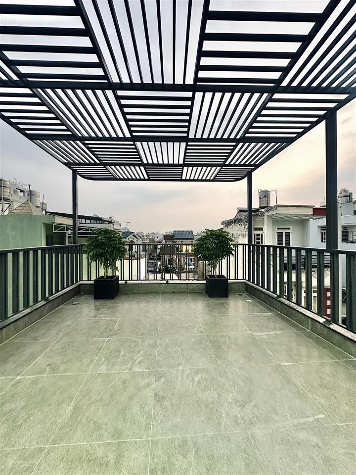 Ngay chợ phạm văn bạch  5 tầng 4pn nở hậu  xe hơi đỗ cửa  full nội thất nhỉnh 7tỷ