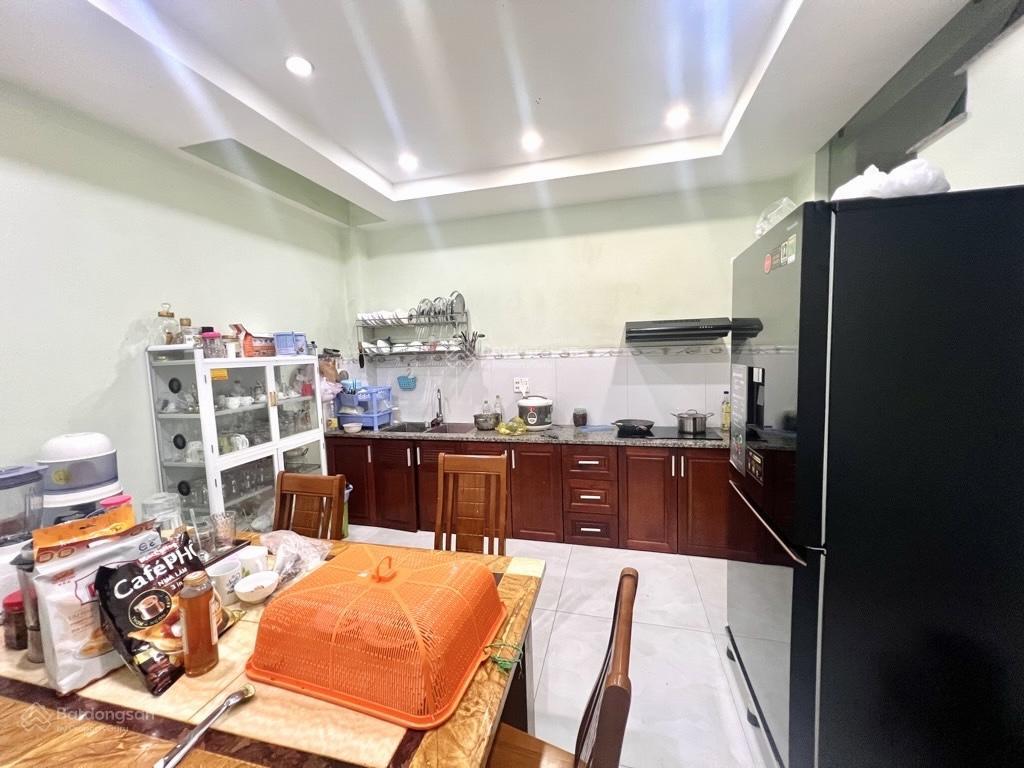 Ngay chợ phạm văn bạch  4.1x20m (82m2)  4 tầng 4pn  ô tô thẳng 1 trục  nhỉnh 7tỷ