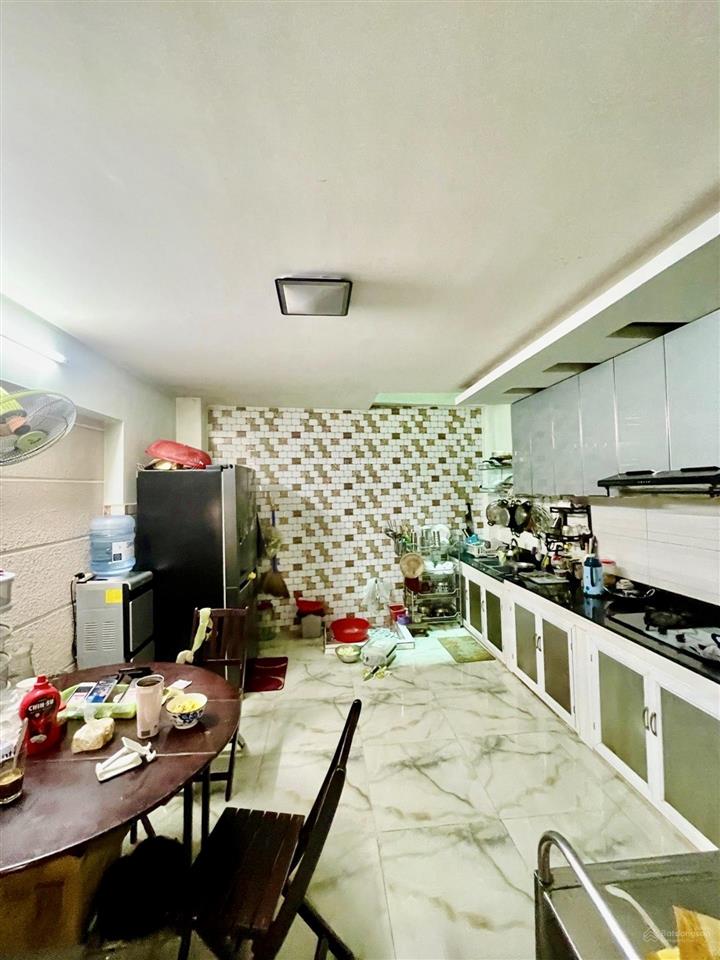 Bán nhà 4 tầng 4pn  4x16m (60m2)  15m ra đường xe tải  kế bên emart phan huy ích  chỉ 6.35 tỷ