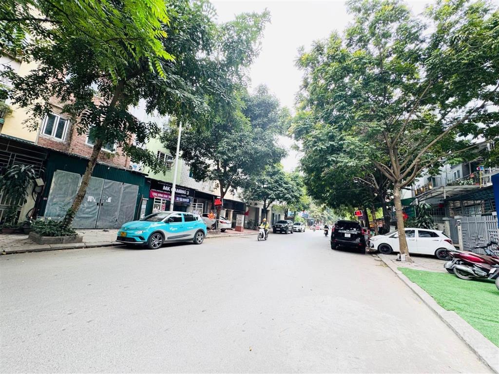 Bán nhanh 144m,mt7,6m, hạ bằng ,trục chính kinh doanh, sát đh quốc gia, sát đh fpt. giá nhỉnh 3ti
