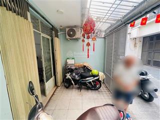 Bán nhà quận 10  cmt8, ngay chợ hòa hưng  hẻm ôtô, 3tầng, 4pn, 64m²