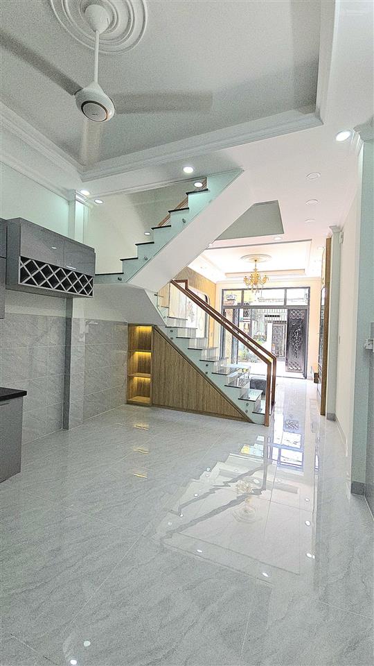 Bán nhà phố tân cổ điển 1 trệt 2 lầu sân thượng