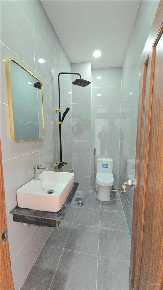Bán nhà phố tân cổ điển 1 trệt 2 lầu sân thượng