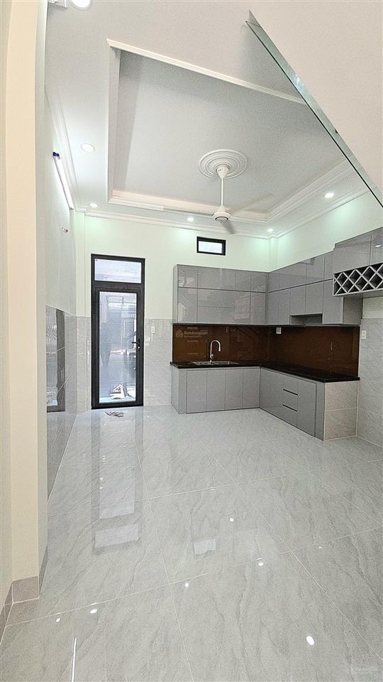 Bán nhà phố tân cổ điển 1 trệt 2 lầu sân thượng
