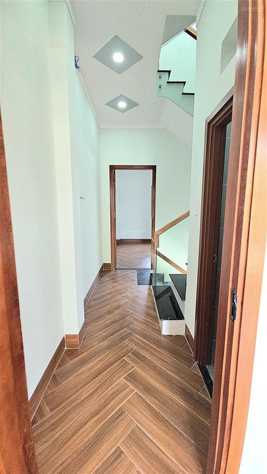 Bán nhà phố tân cổ điển 1 trệt 2 lầu sân thượng