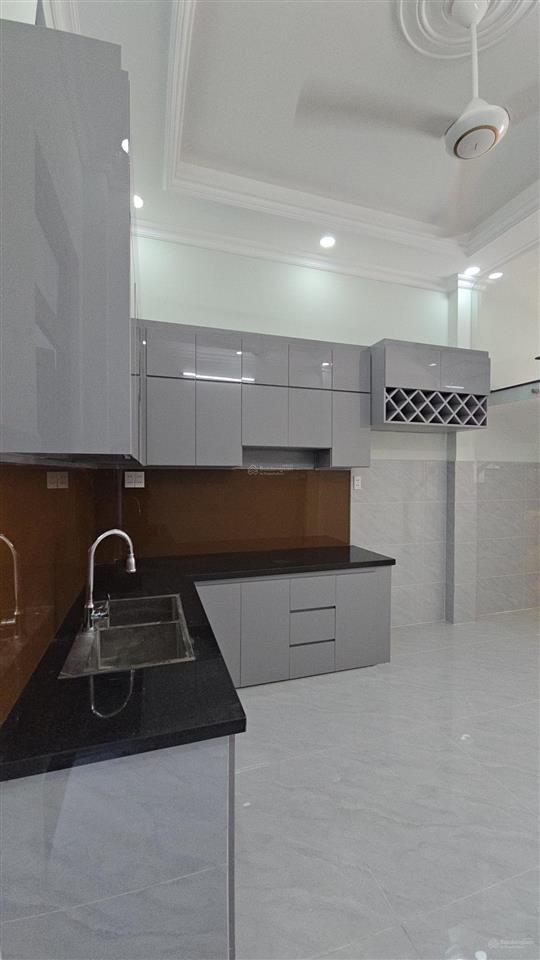 Bán nhà phố tân cổ điển 1 trệt 2 lầu sân thượng