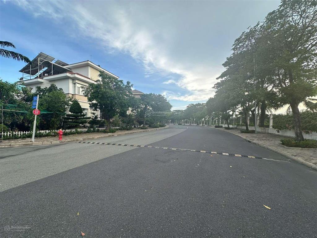 Bán biệt thự góc 3 mặt tiền chateau a156 phú mỹ hưng, quận 7 diện tích đất ~530m2, giá 250 tỷ