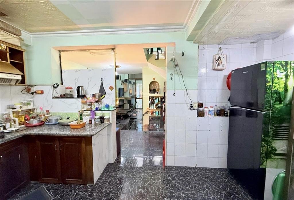 Gia đình cần bán căn nhà đường hồng lạc, tân bình.
nhà diện tích 58m (4.7x12.5m), xây 4 tầng.