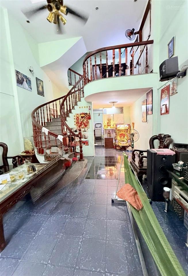 Gia đình cần bán căn nhà đường hồng lạc, tân bình.
nhà diện tích 58m (4.7x12.5m), xây 4 tầng.