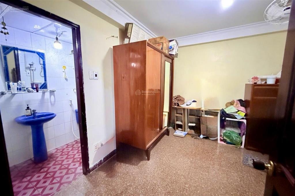 Gia đình cần bán căn nhà đường hồng lạc, tân bình.
nhà diện tích 58m (4.7x12.5m), xây 4 tầng.