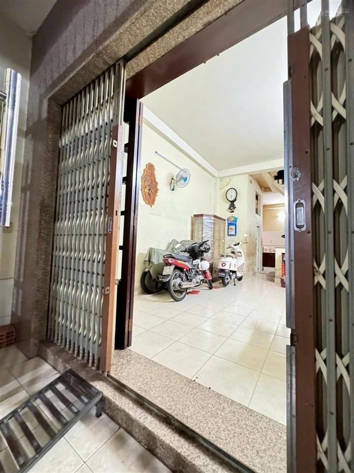 Bán nhà tân bình 55m2  4,3 x 12 chỉ 8 tỷ tl, hẻm ô tô đổ cửa ngày đêm, 2 bước ra mặt tiền.