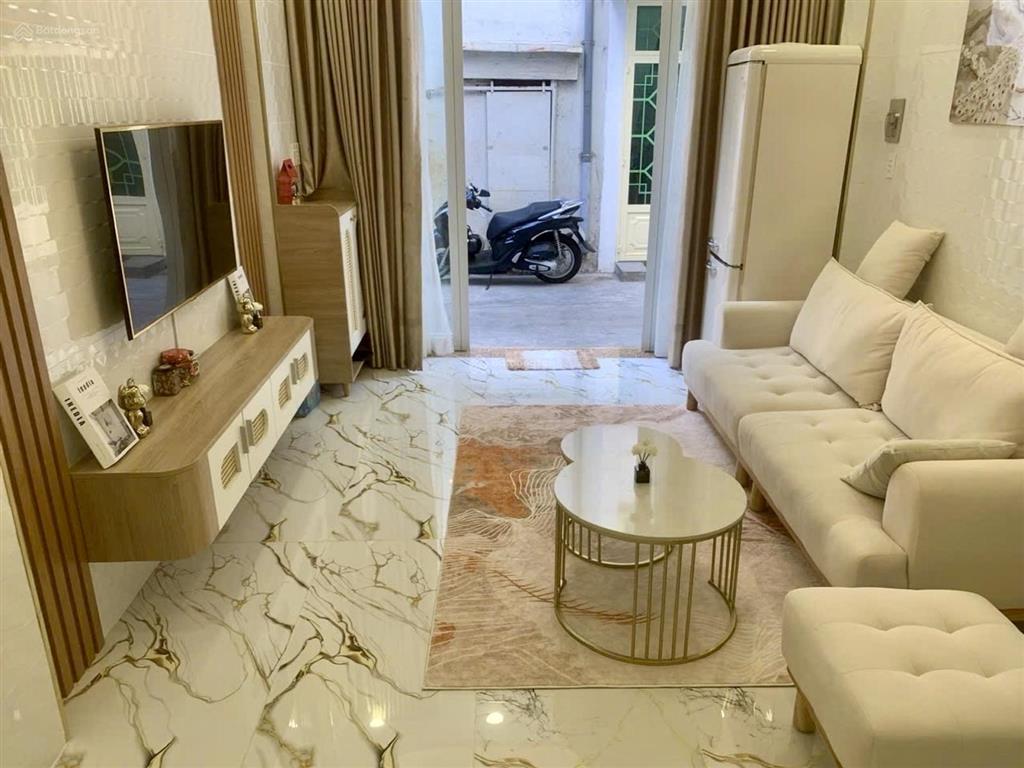 Chỉ nhỉnh 7 tỷ nhà 3 tầng cmt8, tân bình khu vip dân trí gần 40m2 1 bước qua quận 10 ở ngay.