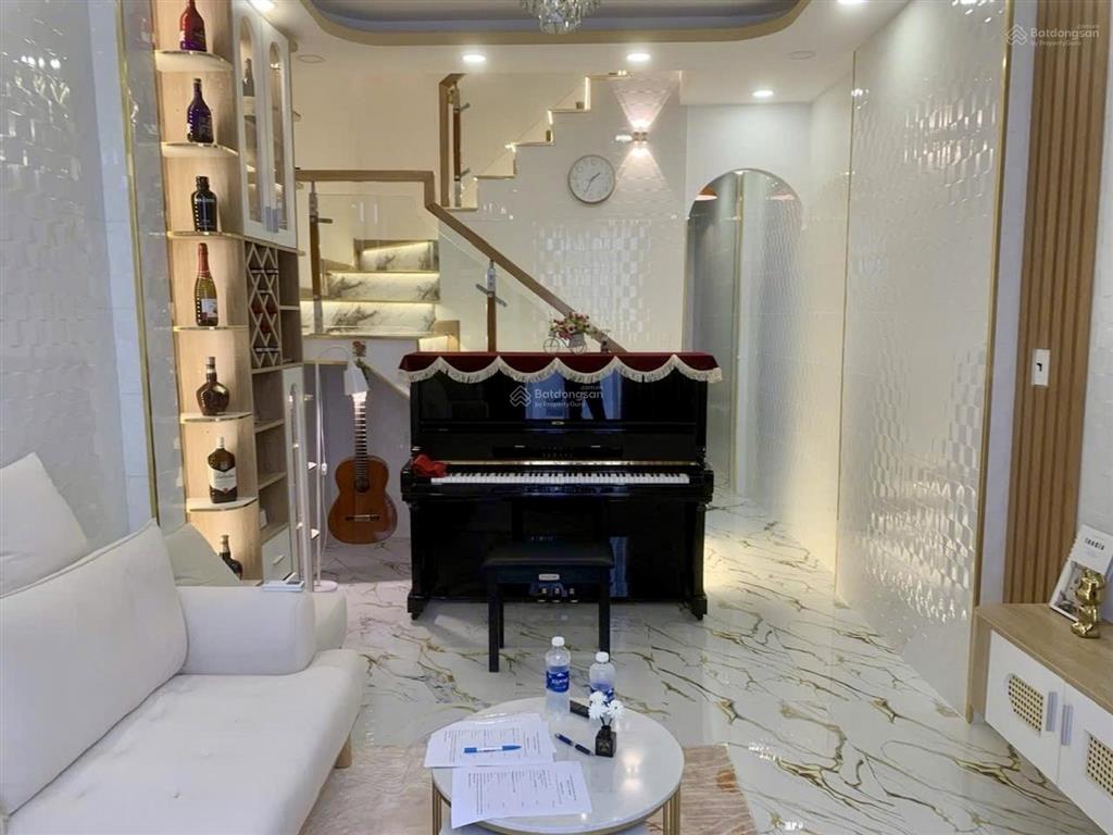 Chỉ nhỉnh 7 tỷ nhà 3 tầng cmt8, tân bình khu vip dân trí gần 40m2 1 bước qua quận 10 ở ngay.