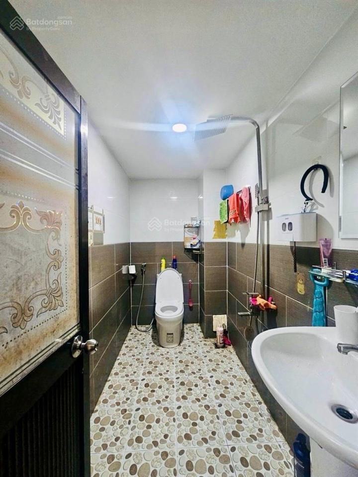 Bán nhà lạc long quân tân bình, hẻm xe hơi 1 bước chân, cách mặt tiền, 60m2 chỉ 7,2 tỷ.