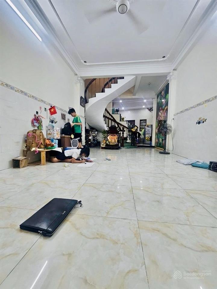 Bán nhà lạc long quân tân bình, hẻm xe hơi 1 bước chân, cách mặt tiền, 60m2 chỉ 7,2 tỷ.