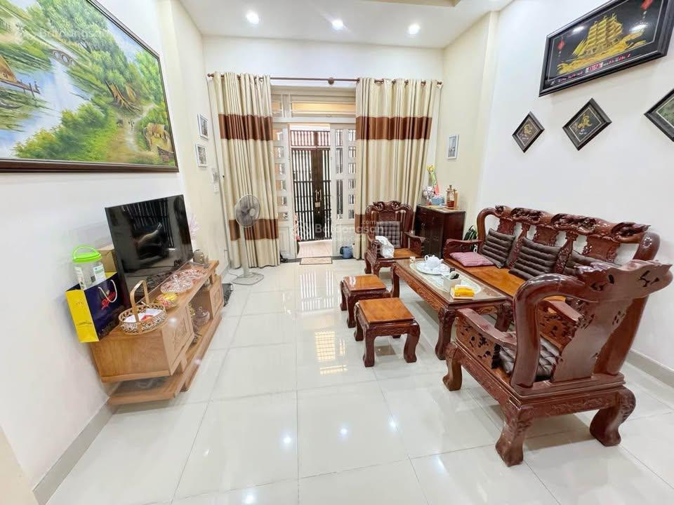 Bán nhà hồng bàng p1 q11, 62,8m2, 3pn 4wc, giá 5,6 tỷ, sổ riêng, ở ngay trung tâm q11 hiếm bán