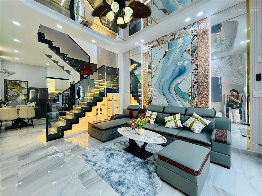 Cần bán nhà phạm văn hai, tân bình 48,7m2, 2 tầng 2wc, 3ty100 sổ hồng riêng, gần cv hoàng văn thụ