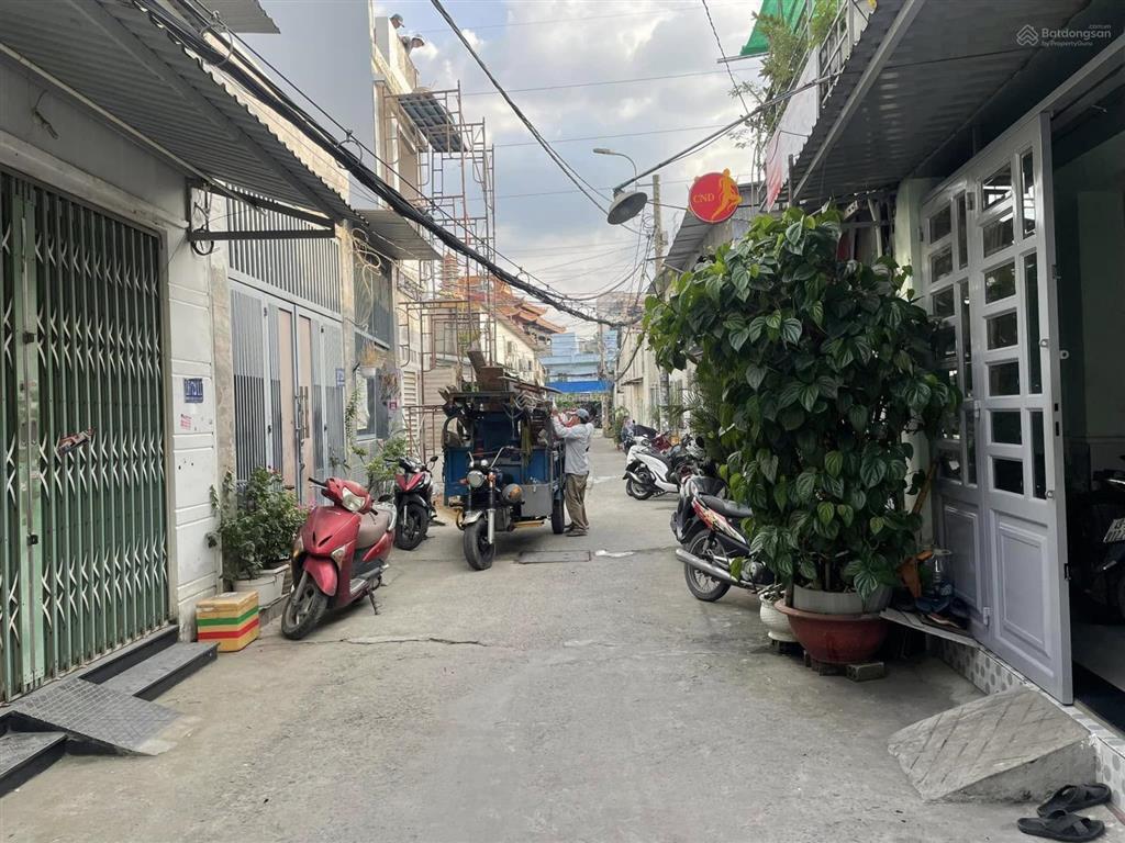 Bán nhà 2ty890 nằm ngay đường hoàng sa, phường 5, tân bình 55m2 nay thuộc phường tân sơn nhất.
