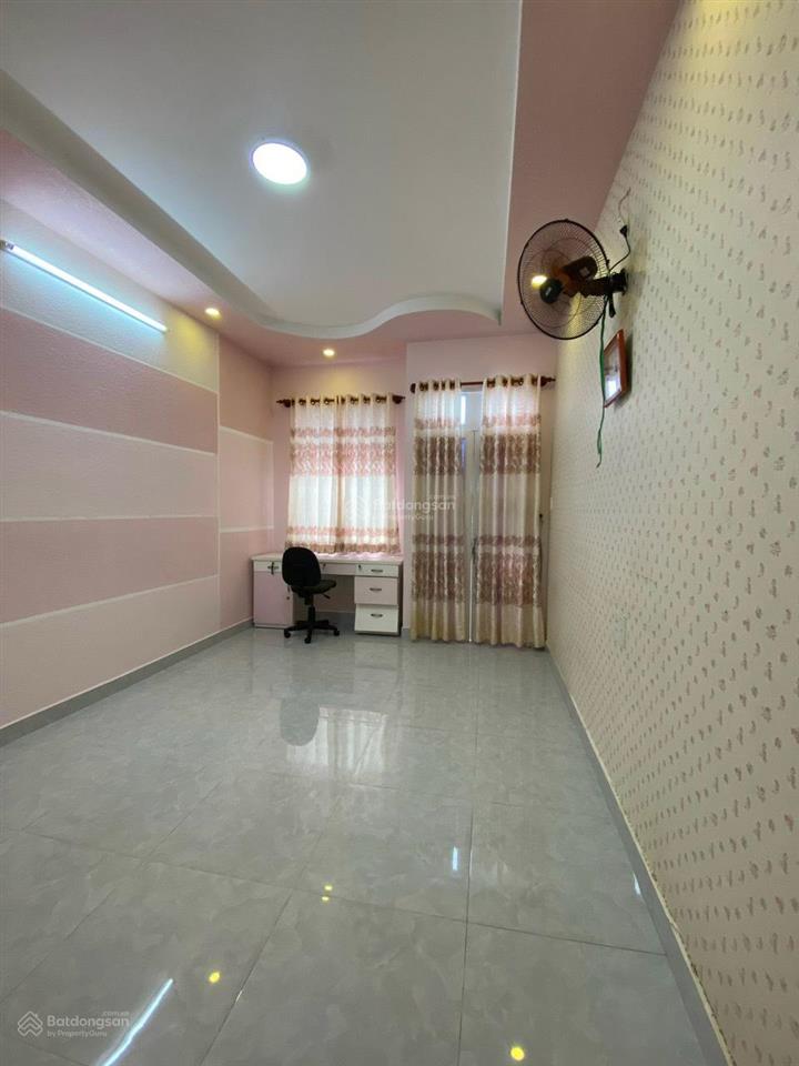 Bán nhà 2ty890 nằm ngay đường hoàng sa, phường 5, tân bình 55m2 nay thuộc phường tân sơn nhất.