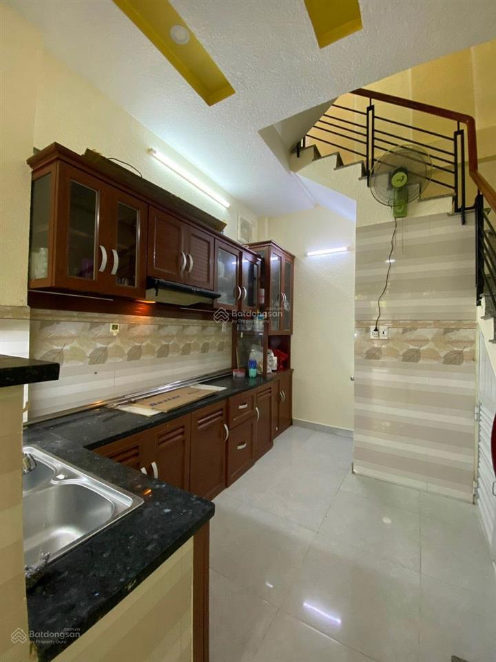 Bán nhà 2ty890 nằm ngay đường hoàng sa, phường 5, tân bình 55m2 nay thuộc phường tân sơn nhất.
