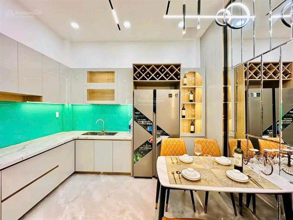 Nhà hẽm 1 xẹt 5m giá chỉ 2tỷ890  ba tháng hai, quận 10, sổ riêng 55,2m² đang cho thuê 10tr/tháng
