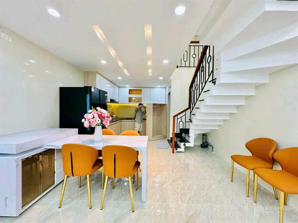 Nhà 5 tầng giá 4tỷ980 thành thái, quận 10, dt 68.9m² hẻm xe hơi 4m nhiều tiện ích xung quanh, shr