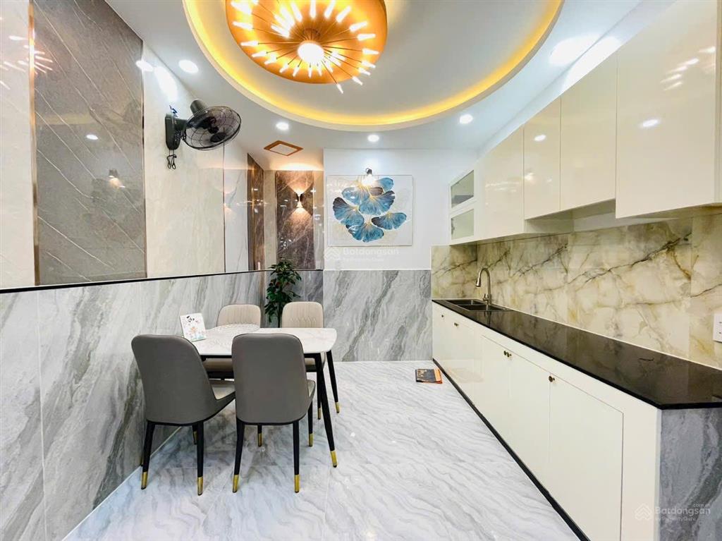 Chủ kẹt tiền cần bán gấp nguyễn tri phương, quận 10, hẽm xe hơi, 50m với 3 tầng, giá 2ty150