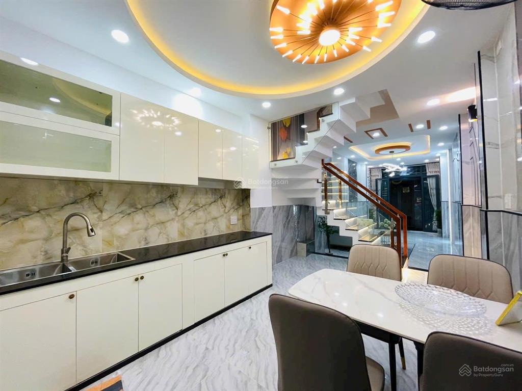 Chủ kẹt tiền cần bán gấp nguyễn tri phương, quận 10, hẽm xe hơi, 50m với 3 tầng, giá 2ty150