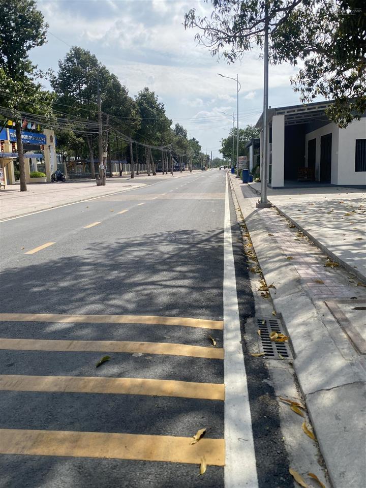 Bán nhà xưởng xã lê minh xuân, ngang 28m, giá 28 tỷ.