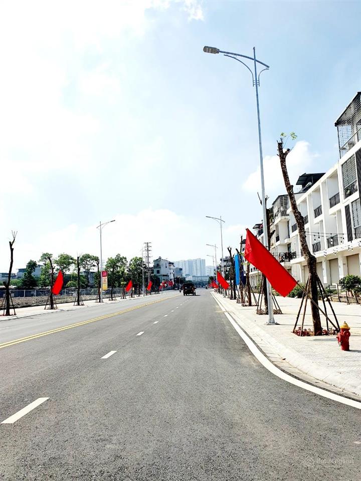Bán gấp nhà lk kđt ao sào hàng xóm louis hoàng mai, đường chục chính 4 làn xe ô tô, 73m2 hơn 23 tỷ