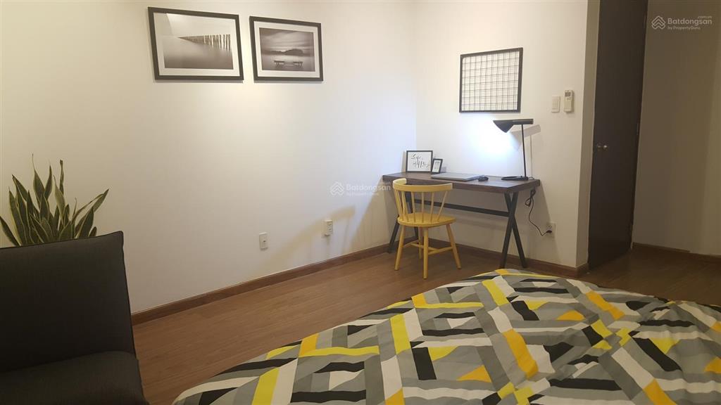 Bán cc 3pn, 2wc giá cực chất chỉ với 5,6 tỷ tại khu căn hộ thuận việt, q11, hcm