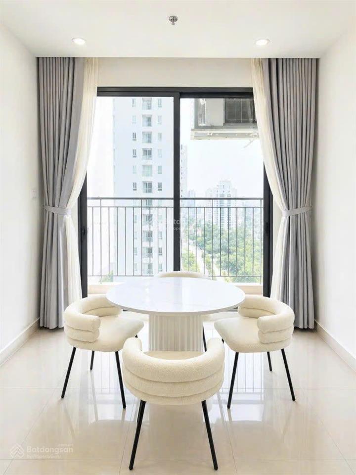 Bán nhà tặng nội thất căn 2pn 59m2, giá 2 tỷ 550 vinhomes grand park quận 9