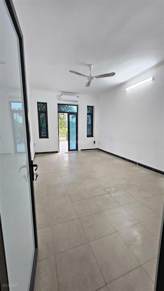 Chính chủ cho thuê nhà ngõ vũ phạm hàm, trung kính, yên hòa 95m2 xây 5 tầng. giá chỉ 30tr