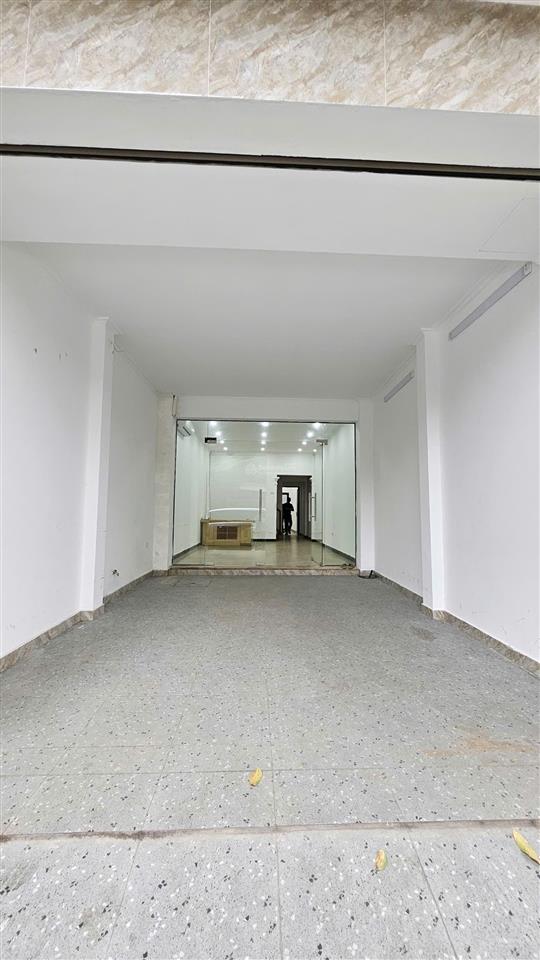 Chính chủ cho thuê nhà ngõ vũ phạm hàm, trung kính, yên hòa 95m2 xây 5 tầng. giá chỉ 30tr