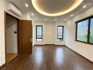 Chính chủ cho thuê nhà kđt dịch vọng. diện tích 110m2 x 6 tầng 1 hầm, thang máy. giá chỉ 42tr