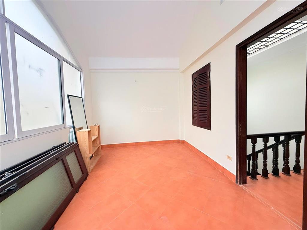 Chính chủ cho thuê nhà phân lô ngõ 29 mạc thái tổ, trung kính, yên hoà.  0866 696 ***