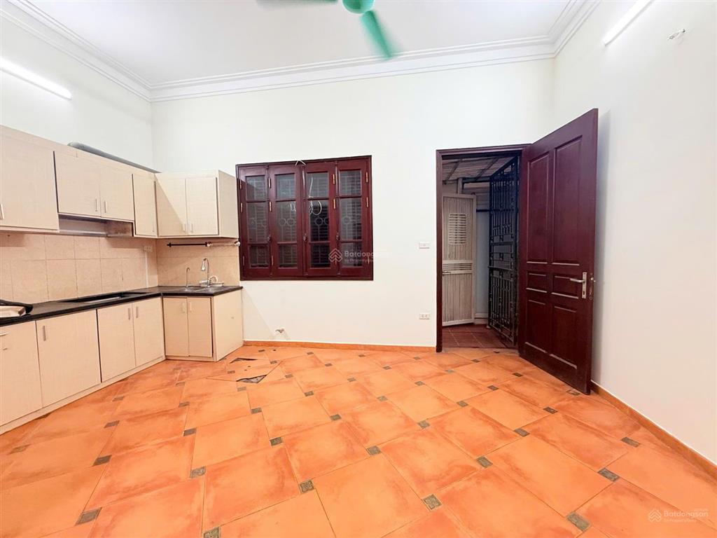 Chính chủ cho thuê nhà phân lô ngõ 29 mạc thái tổ, trung kính, yên hoà.  0866 696 ***
