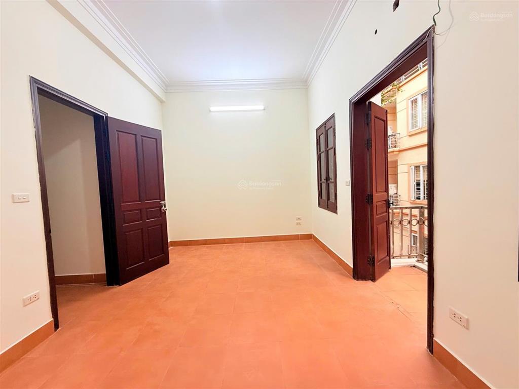 Chính chủ cho thuê nhà phân lô ngõ 29 mạc thái tổ, trung kính, yên hoà.  0866 696 ***
