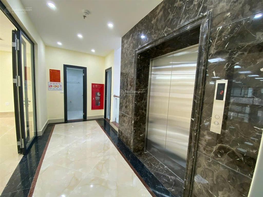 Chính chủ bán nhà mp hoàng quốc việt 260m2x 8t, thang máy, pccc, vị trí kinh doanh