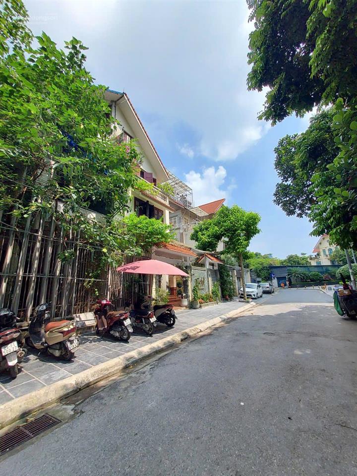 Giảm chào 2 tỷ. chính chủ bán nhà khu đô thị mỹ đình,nam từ liêm. giá nhỉnh 30 tỷ.